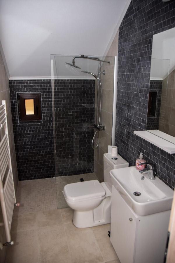 Hotel New House Curtea de Argeş Esterno foto