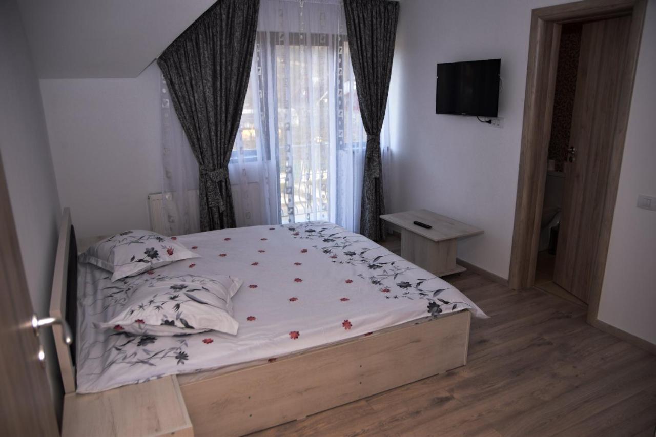 Hotel New House Curtea de Argeş Esterno foto