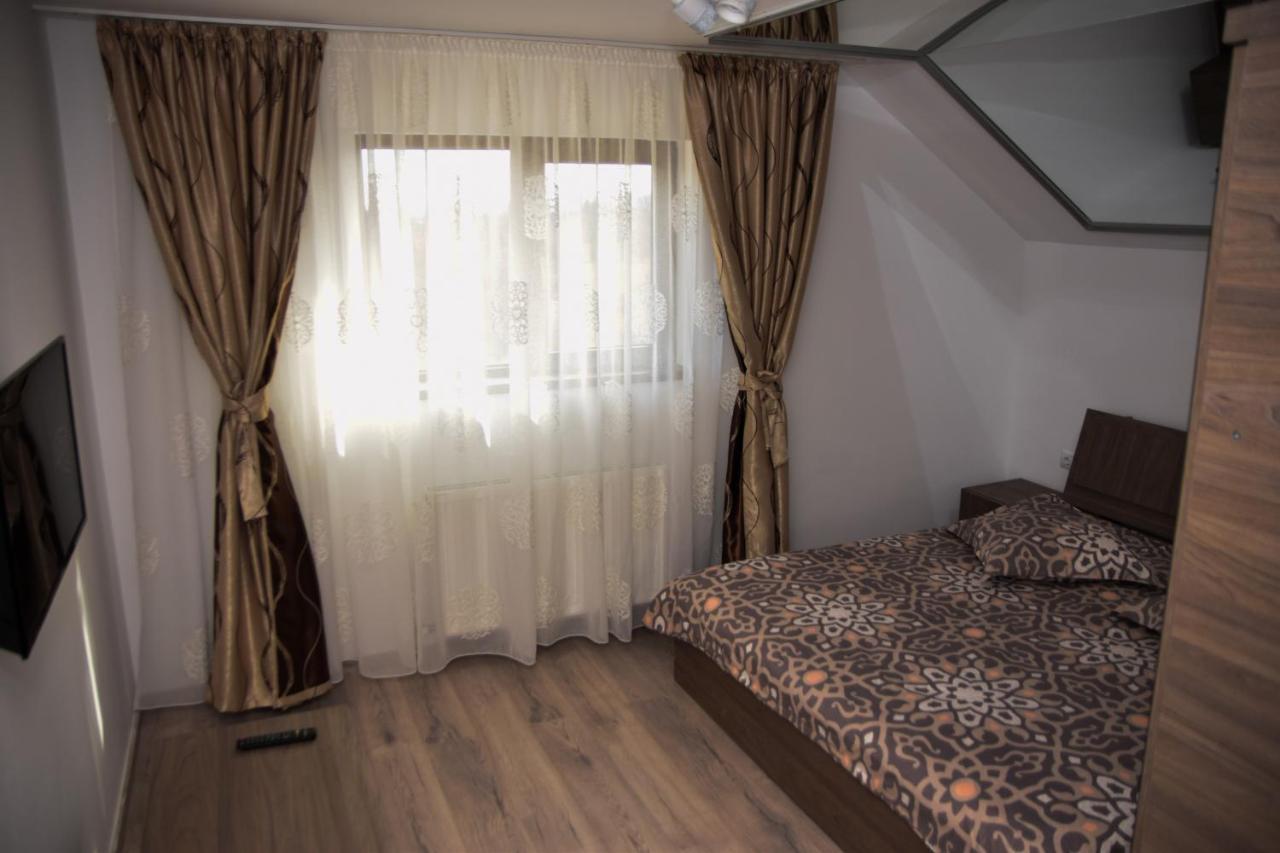 Hotel New House Curtea de Argeş Esterno foto